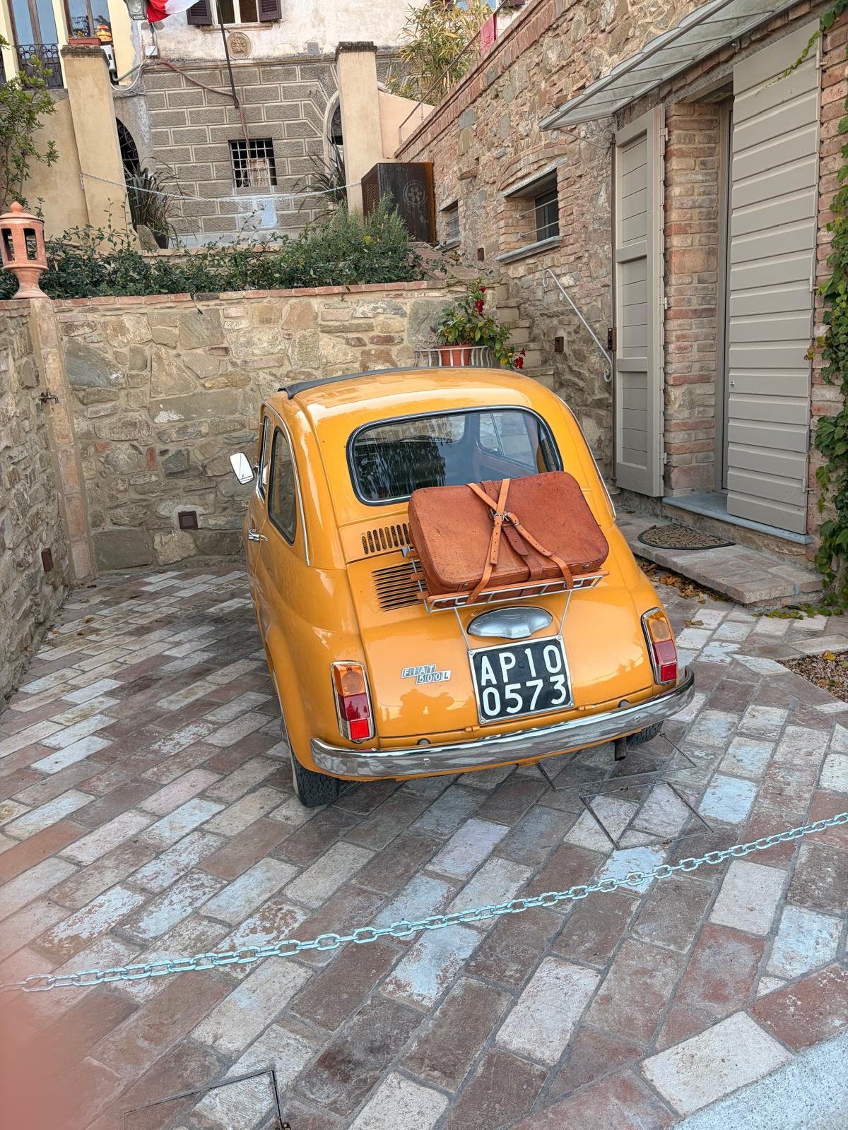 VECCHIA-FIAT-500-GIALLA
