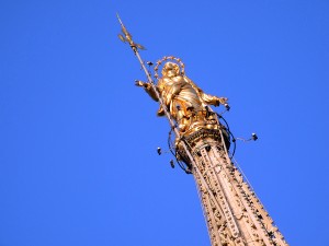 statue of virgin mary on roof top of duomo of milano