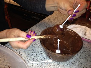 frosting red velvet nutella-filled cakepops