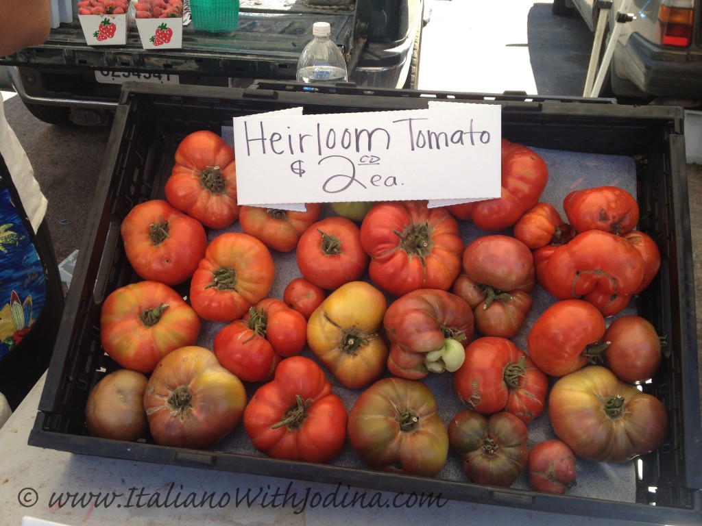 Heirloom tomatoes at the farmers market